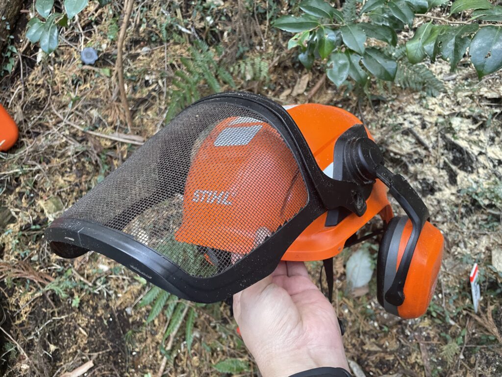 林業の道具：ヘルメット